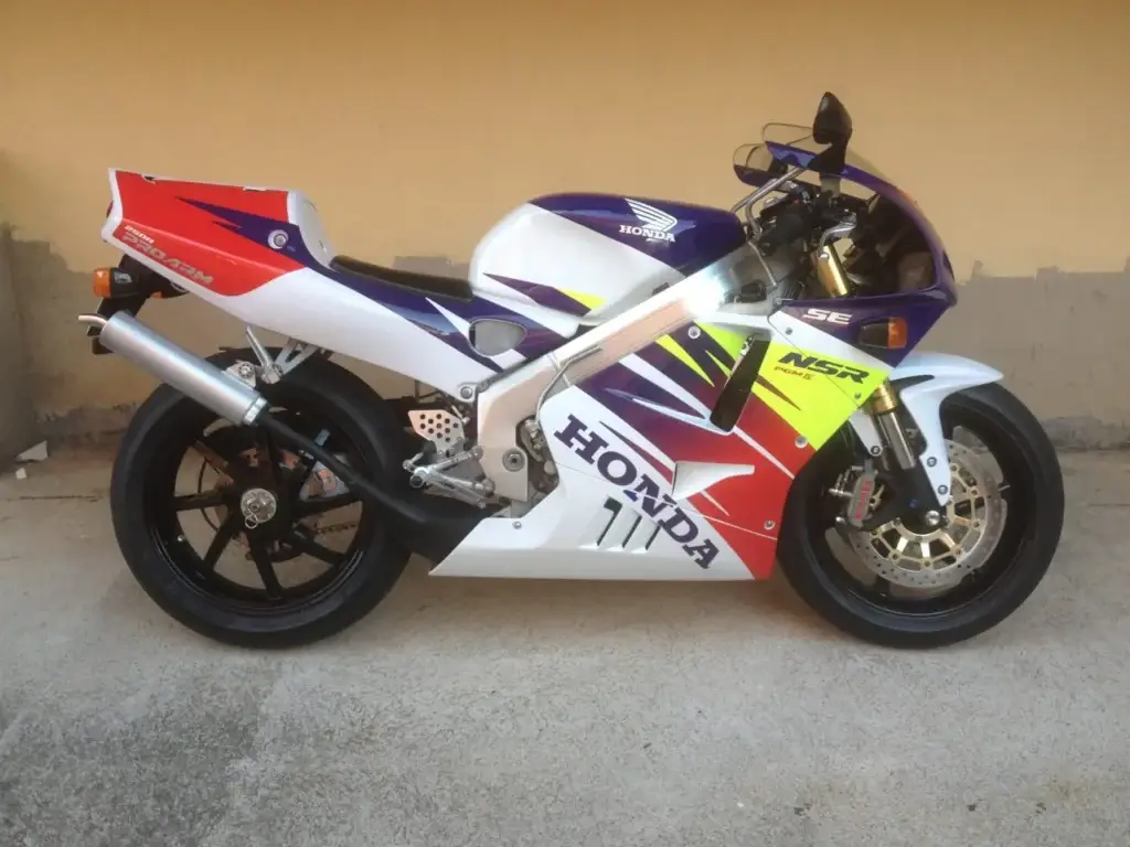 1 Henrieta Enrico Dobosova Honda NSR250 MC28