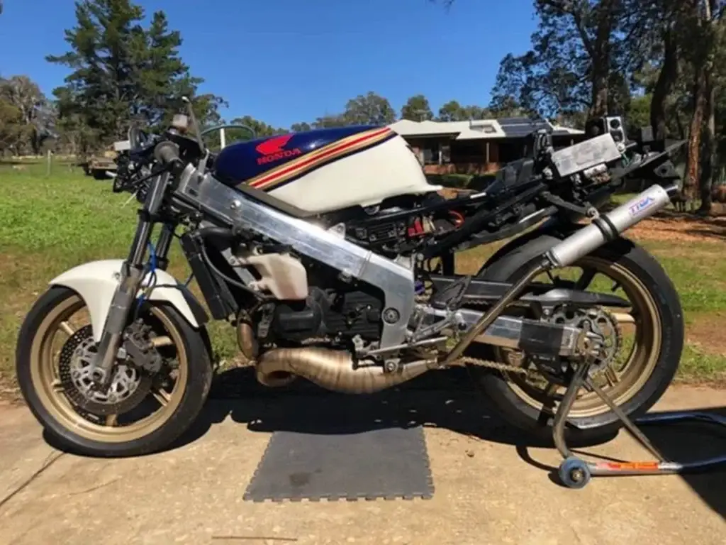 2 Dean Honda NSR250 MC18