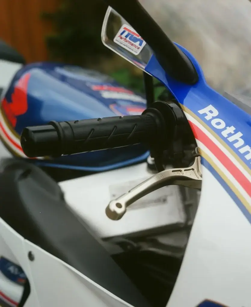 4 John CBR250RR MC22 Rothmans