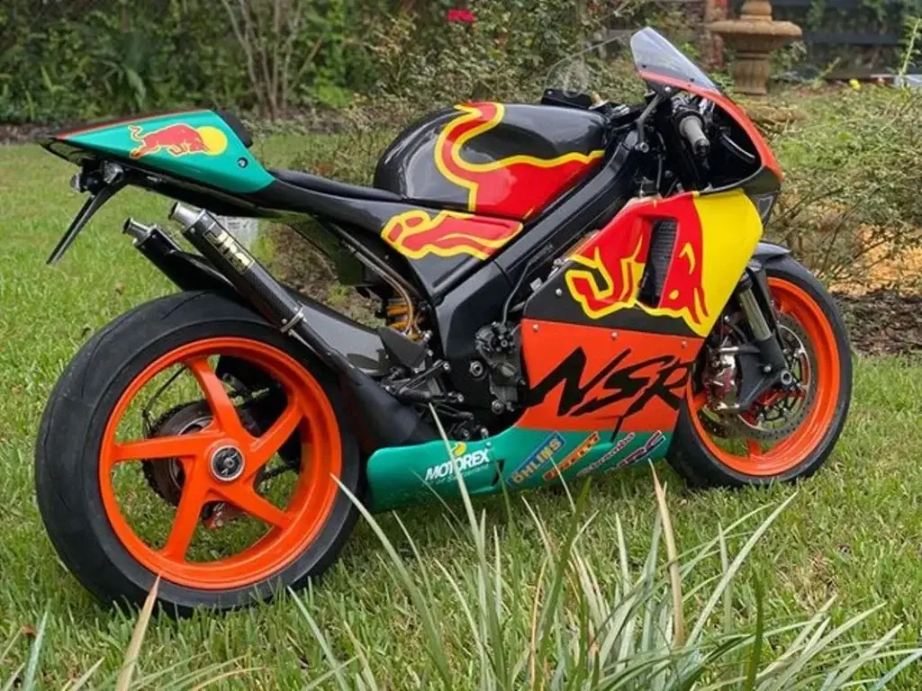 6 MIKE WARREN Honda NSR250 MC28 Red Bull