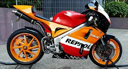 TYGA RYDAS' Honda RVF400 NC35 10 Andrew Spencer Honda RVF400 NC35 Repsol