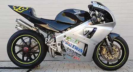 TYGA RYDAS' Honda RVF400 NC35 2 Stephen RVF400 NC35 Race Bike