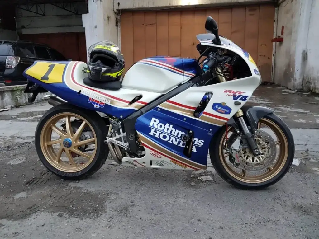 1 Andri Setiawan Honda RVF400 NC35 Rothmans