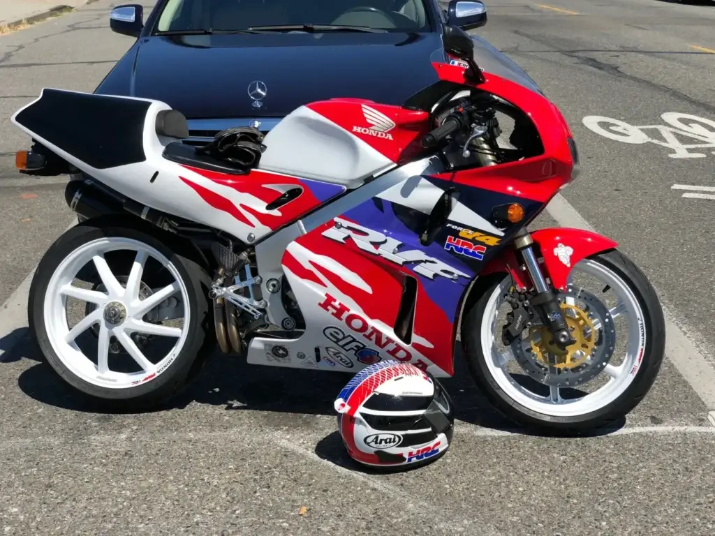 1 Christian Honda RVF400 NC35