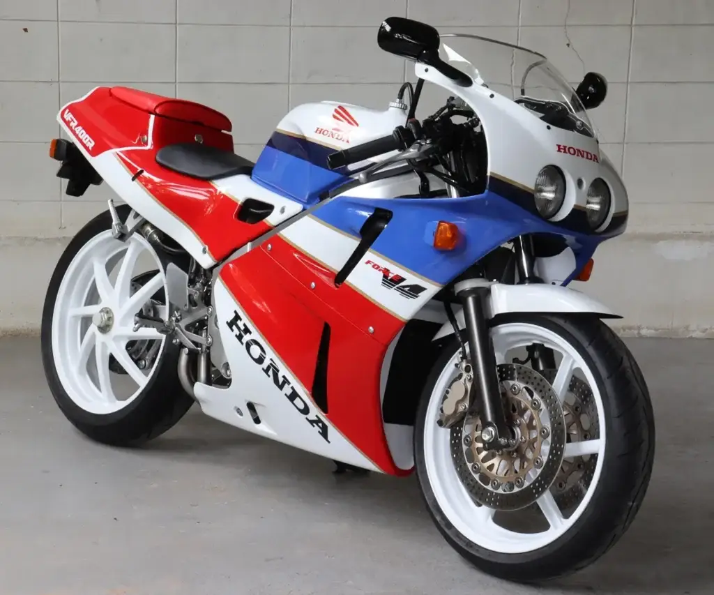 1 Honda VFR400R NC30 Restoration