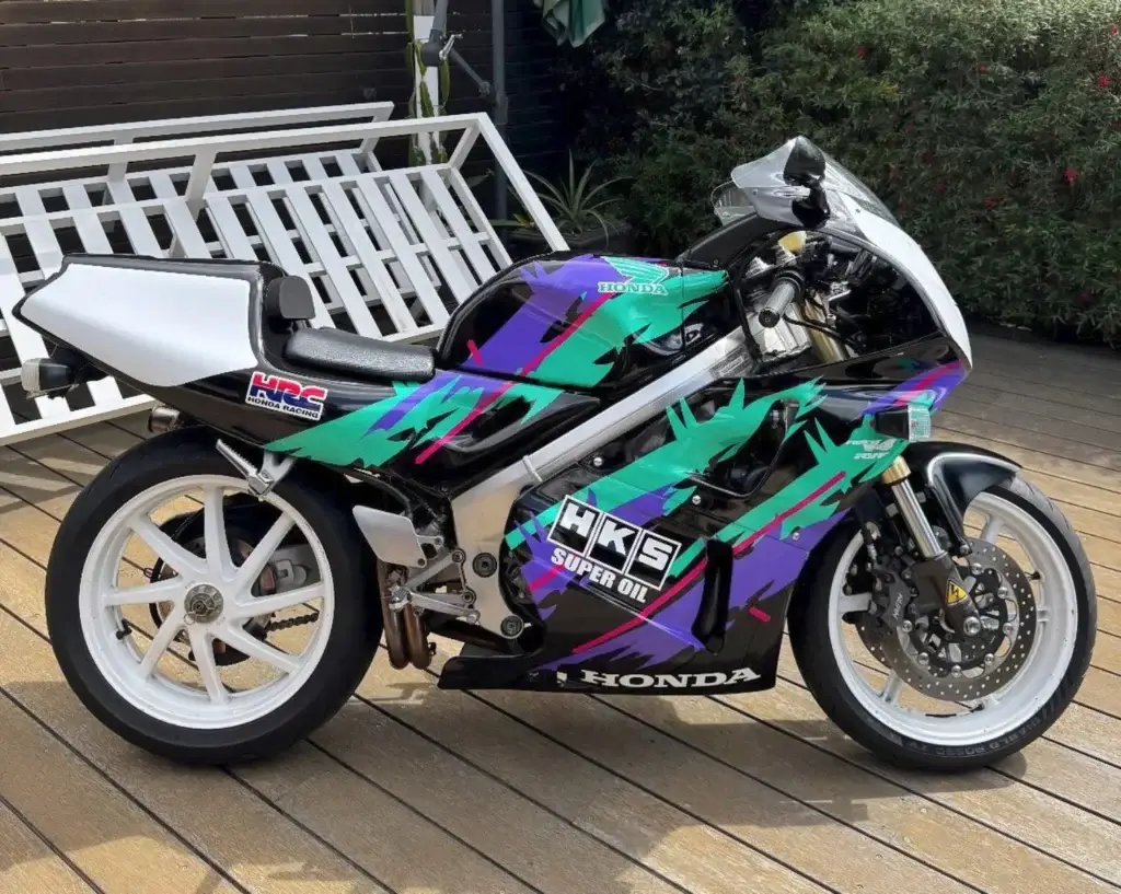 John's RVF400 NC35 