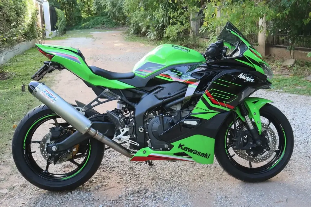 1 Kawasaki Ninja ZX 4R