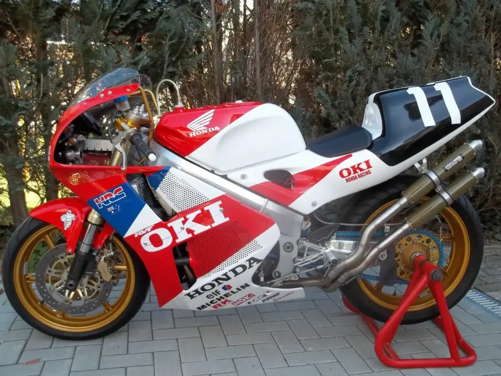 1 Silvio Suzuka 8 hours Replica Honda VFR400R NC30