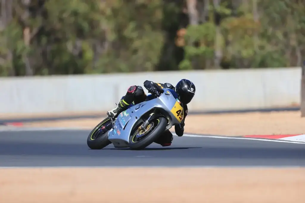 1 Stephen RVF400 NC35 Race Bike