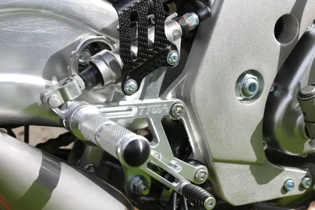 12 Denny Lam Suzuki RGV250 VJ22