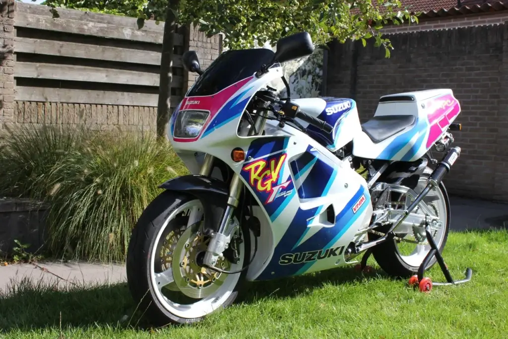 2 Denny Lam Suzuki RGV250 VJ22