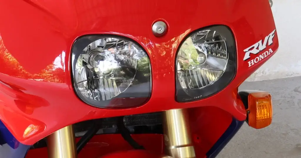2 Honda RVF400 NC35 Restoration