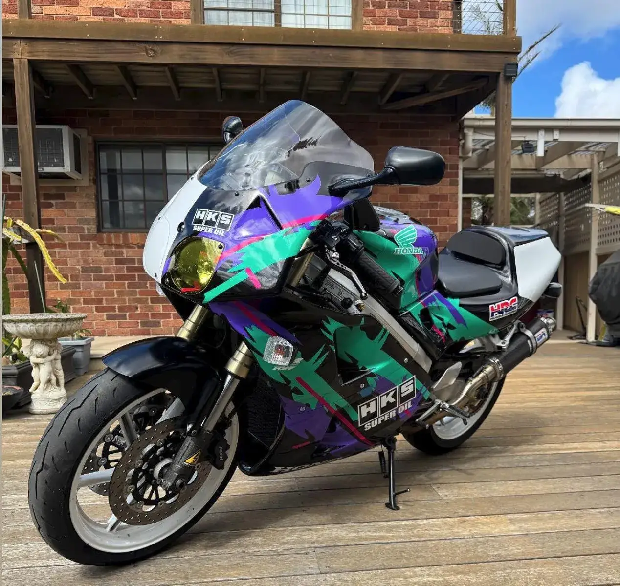 John's RVF400 NC35 