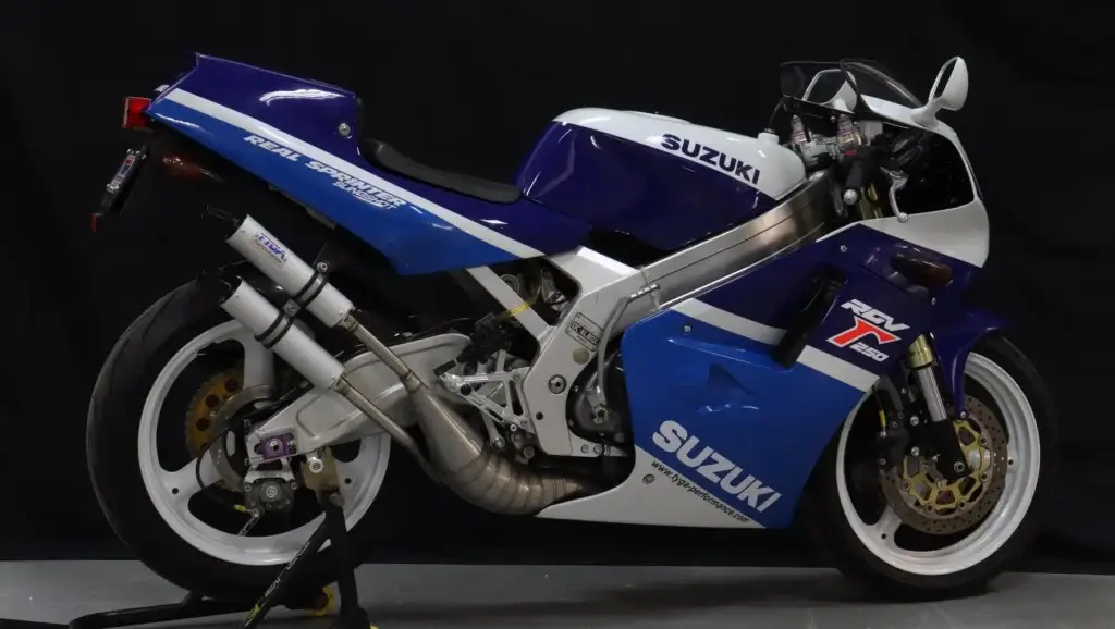 2 Suzuki RGV250 VJ21 23