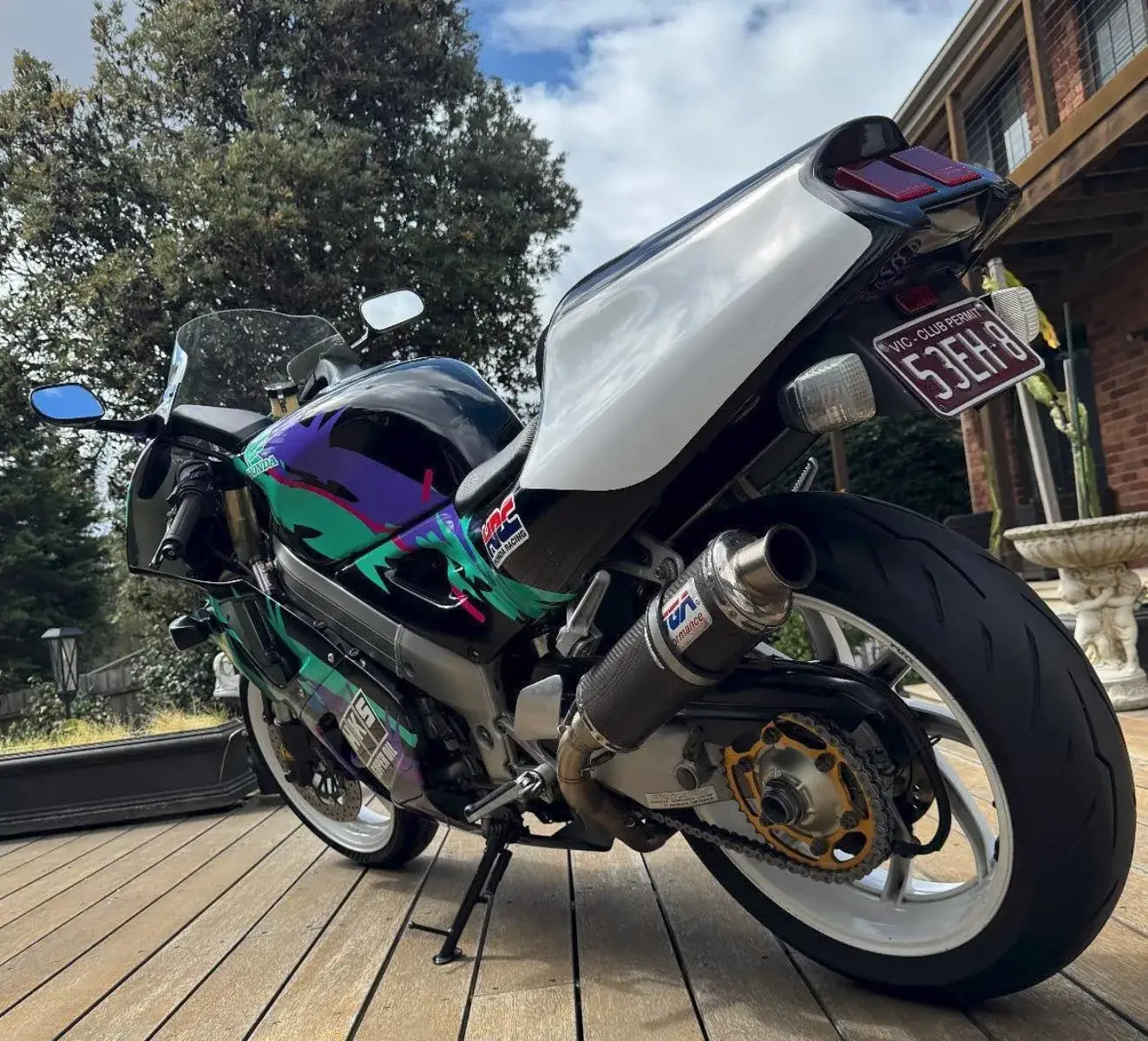John's RVF400 NC35 
