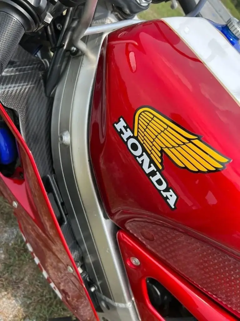 7 Nathalie Honda VFR400R NC30