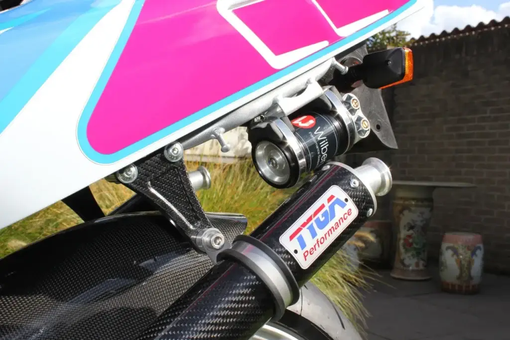 8 Denny Lam Suzuki RGV250 VJ22