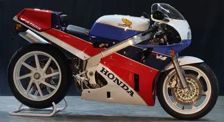 Honda RC36 2 RC30 Tribute