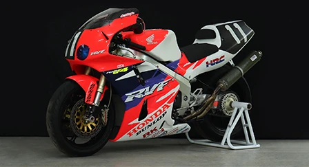Home 27 Honda RVF750 RC45 page4