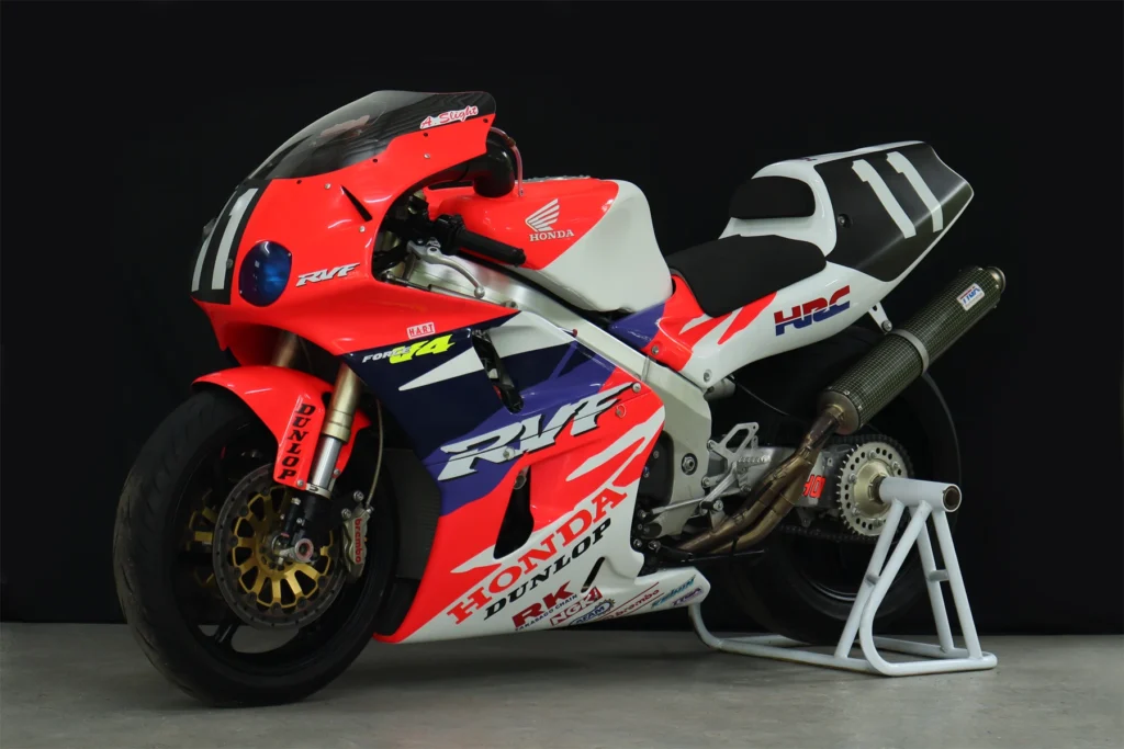 Honda RVF750 RC45 pj0111