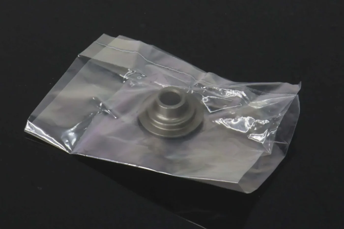 Valve, Retainer