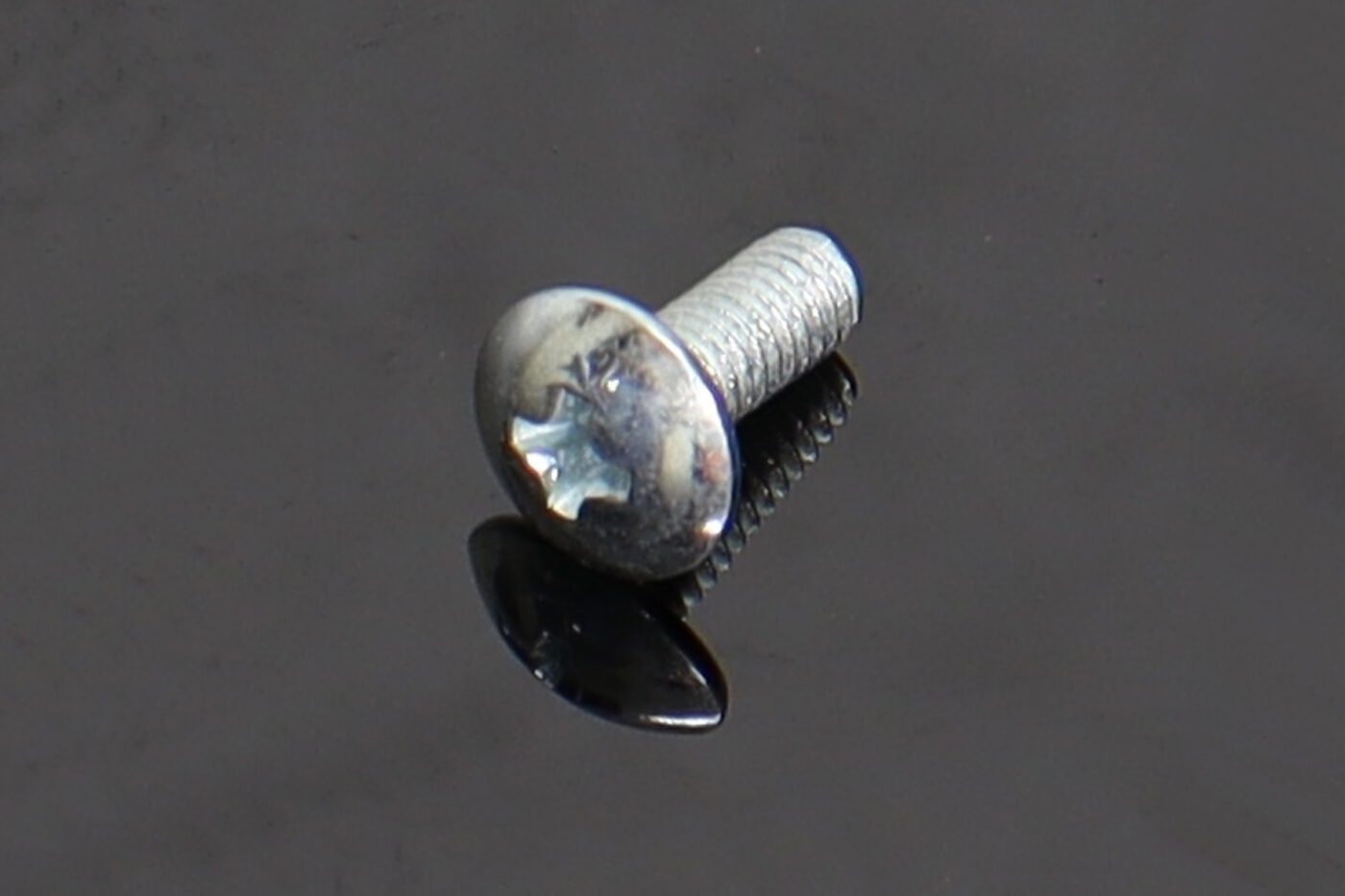 Domehead Bolt M4x10 (10 pieces)