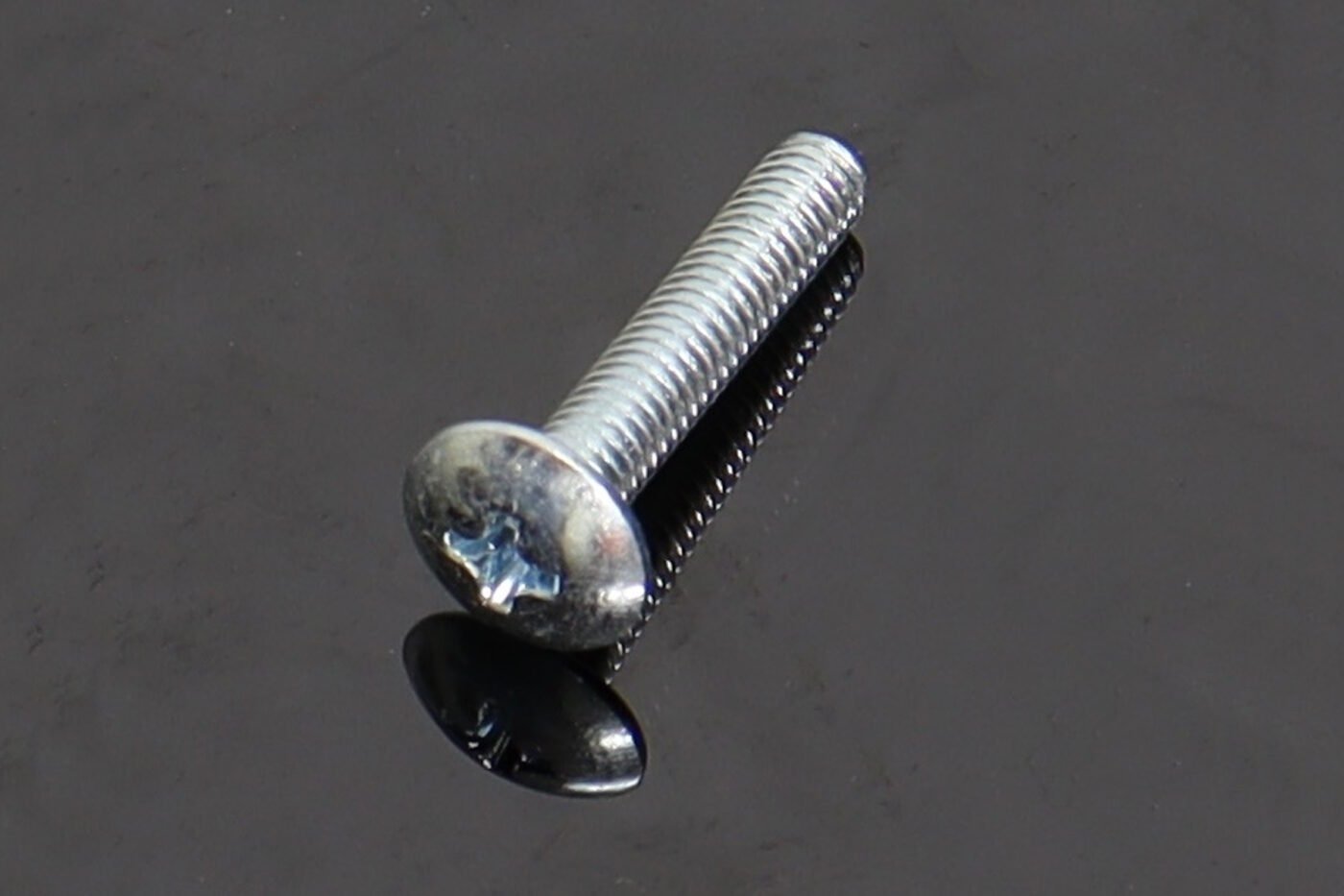 Domehead Bolt M4x20 (10 pieces)