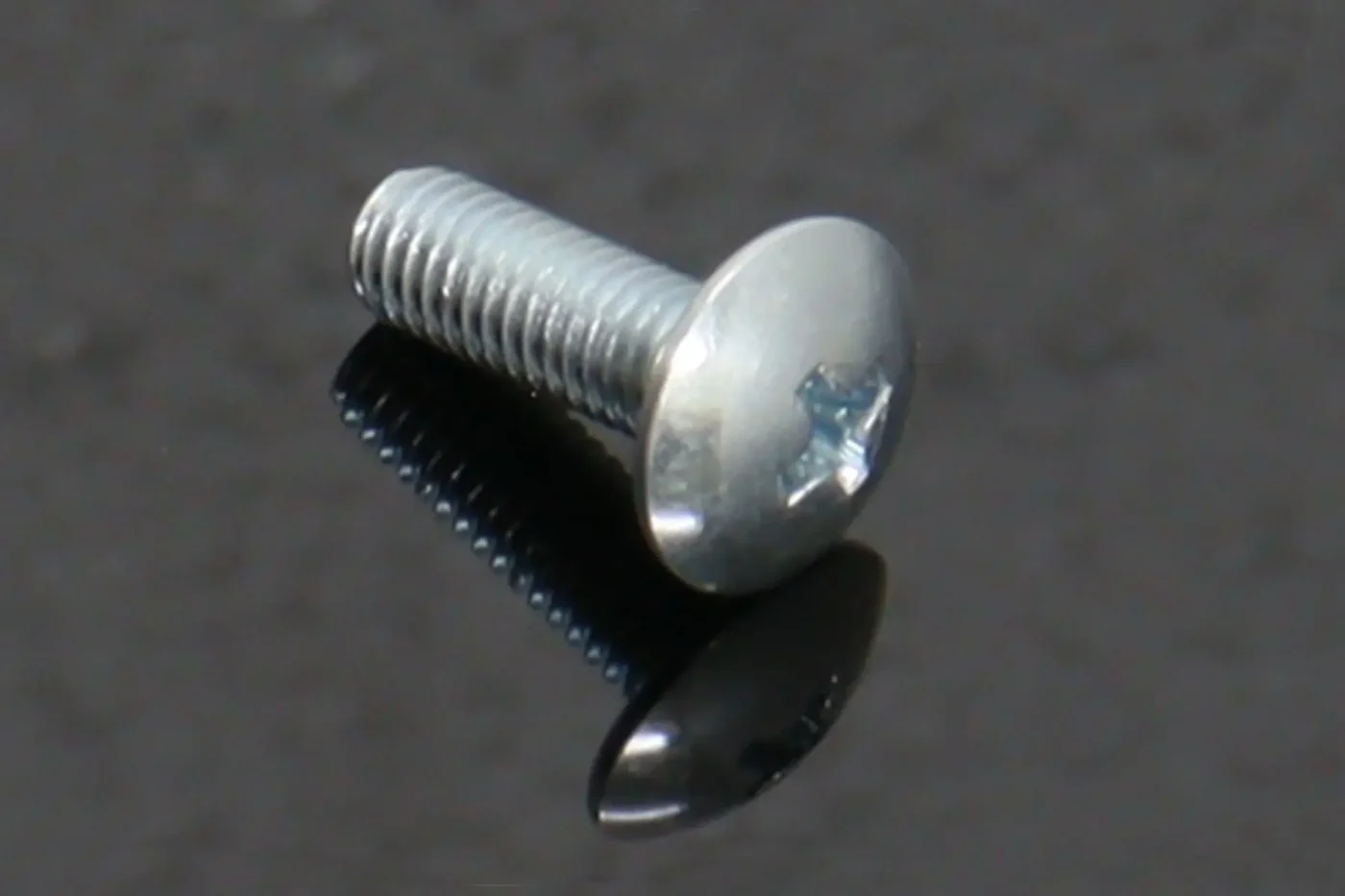 Domehead Bolt M5x15