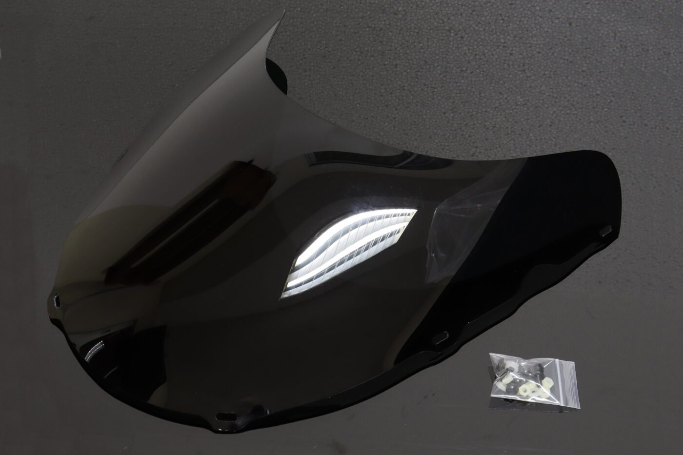 Screen Dark Tint, Stock Shape, RVF400 NC35, Kit.
