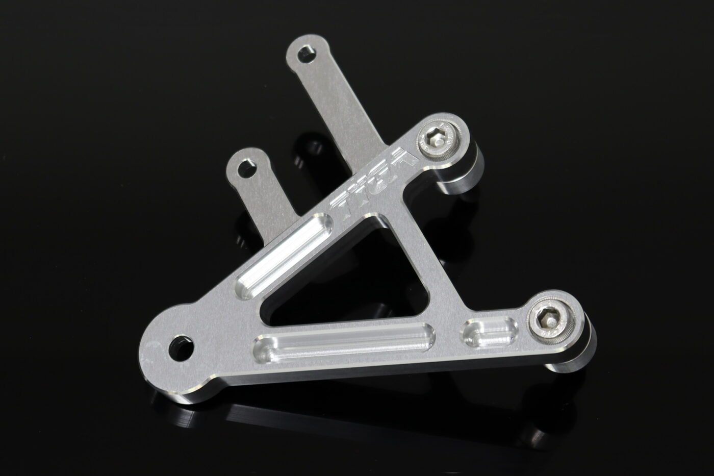 Tyga Step Kit Replacement Right Side Hanger, NC30/35, Assy.