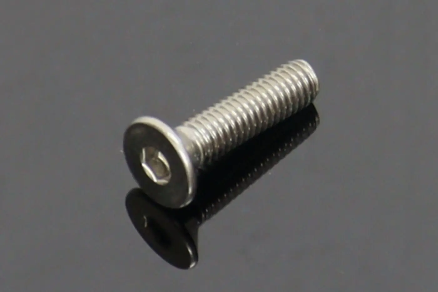 Taperhead M6x25, Silver.