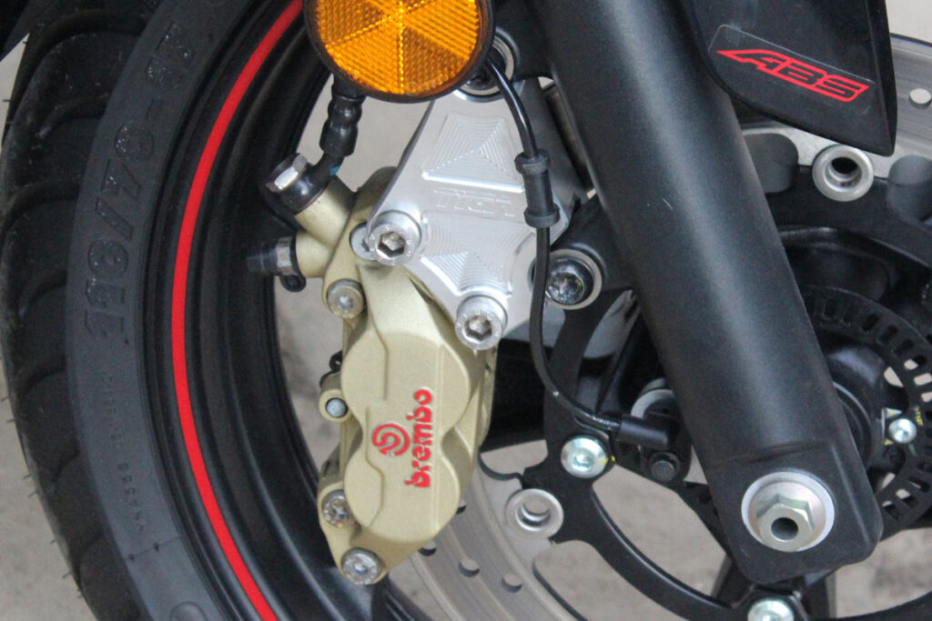 Yamaha R9 Rear Brake Bracket Bracket, Front Brake, 40 mm Brembo Conversion, Silver, Yamaha R25/R3 ...